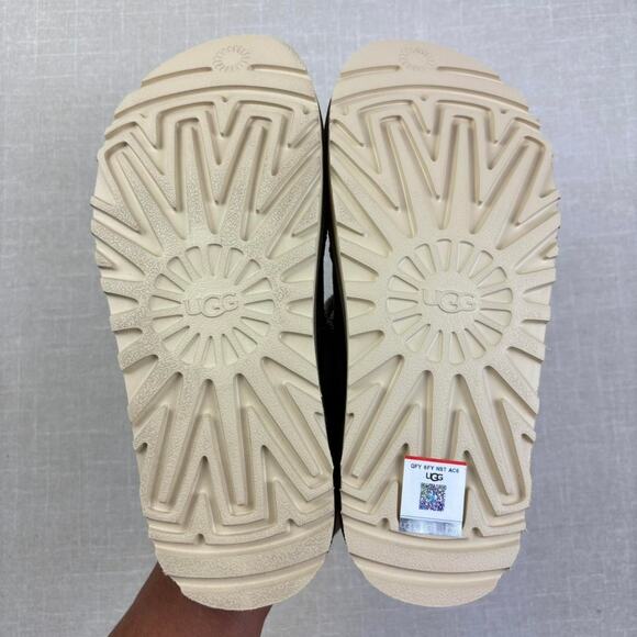 ⏳ 2024 UGG Goldenstar Clog “Sand” 6W - Picture 5 of 6